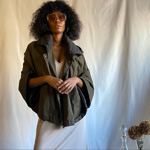 Forever 21- Army green poncho - Picture 3 of 9